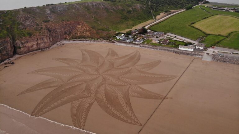 A sand drawing by Simon