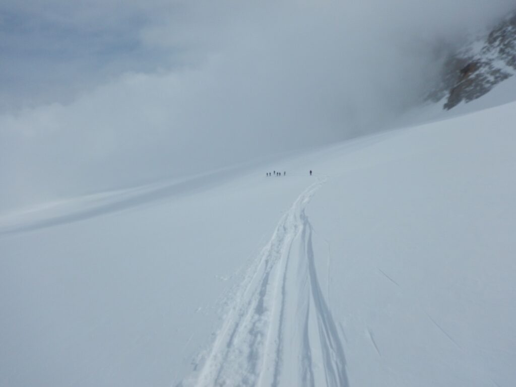 Near white0out conditions for skiers on tour.