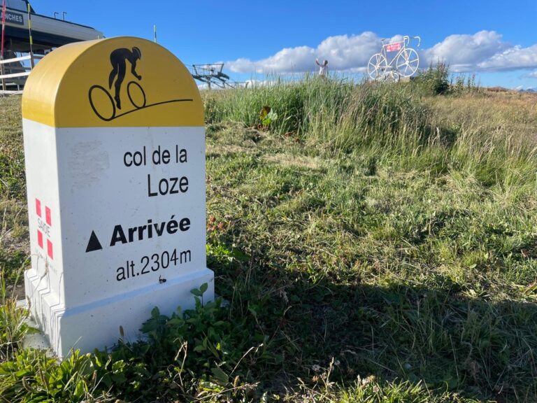 Summit marker on the Le Loop
